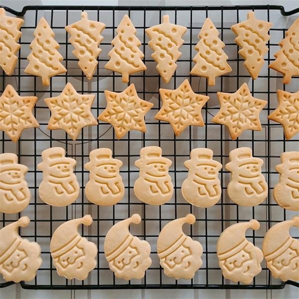 4-Piece: Plastic Cookie Baking Moulds